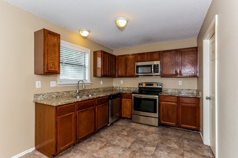 1,950/Mo, 306 Freedom Ln Arlington, TX 76002 Kitchen View