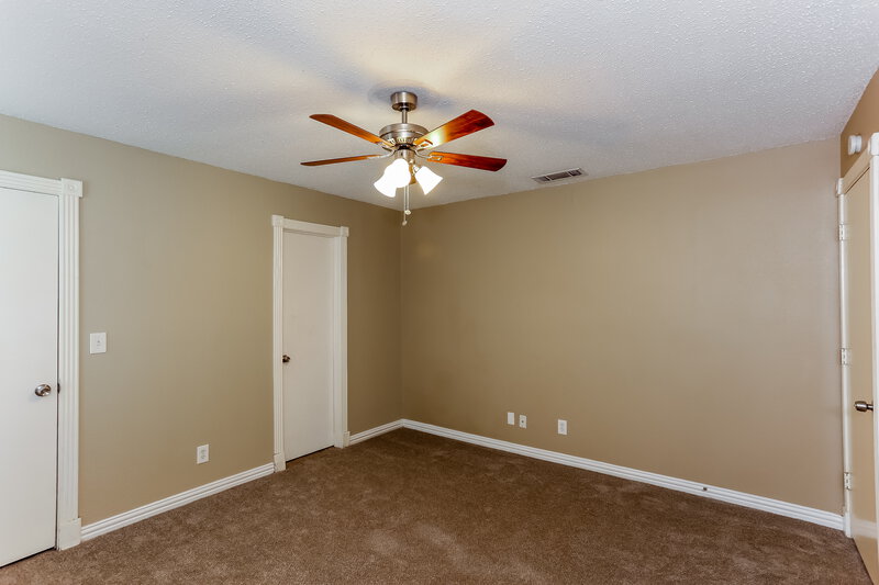 1,950/Mo, 306 Freedom Ln Arlington, TX 76002 Main Bedroom View 2