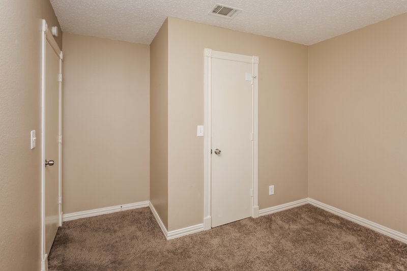 1,950/Mo, 306 Freedom Ln Arlington, TX 76002 Bedroom View 3