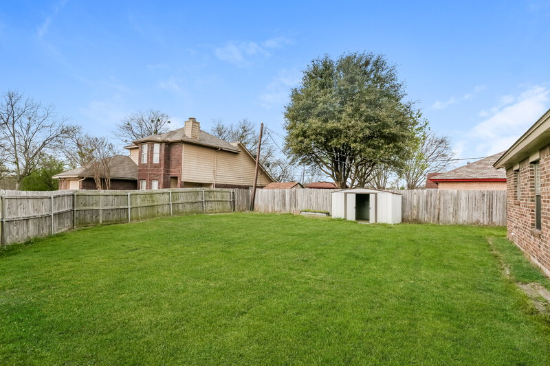 1,950/Mo, 306 Freedom Ln Arlington, TX 76002 Rear View 3