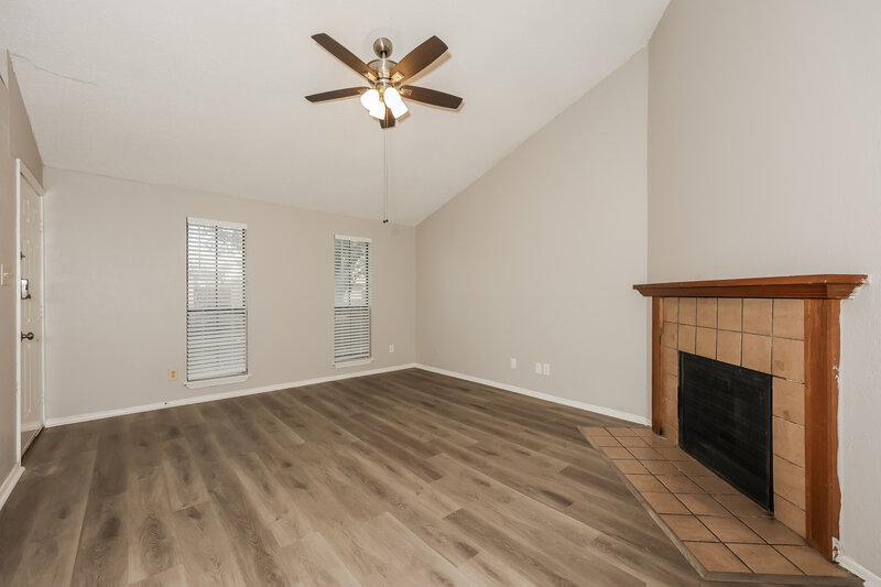 2,015/Mo, 2420 Cripple Creek Dr Arlington, TX 76014 Living Room View
