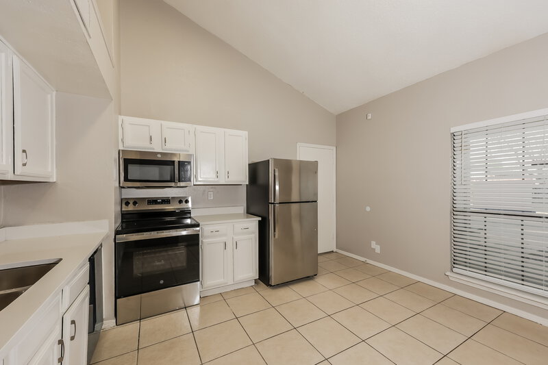 2,015/Mo, 2420 Cripple Creek Dr Arlington, TX 76014 Kitchen View 3