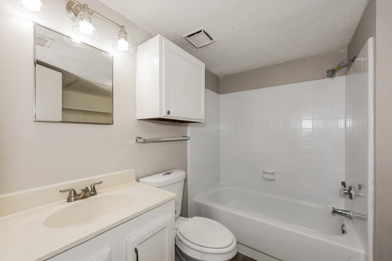 2,015/Mo, 2420 Cripple Creek Dr Arlington, TX 76014 Bathroom View