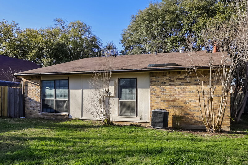 2,015/Mo, 2420 Cripple Creek Dr Arlington, TX 76014 Rear View