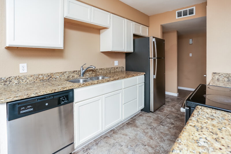 2,010/Mo, 1804 Primrose Ln Arlington, TX 76014 Kitchen View 2