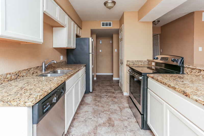 2,010/Mo, 1804 Primrose Ln Arlington, TX 76014 Kitchen View 3