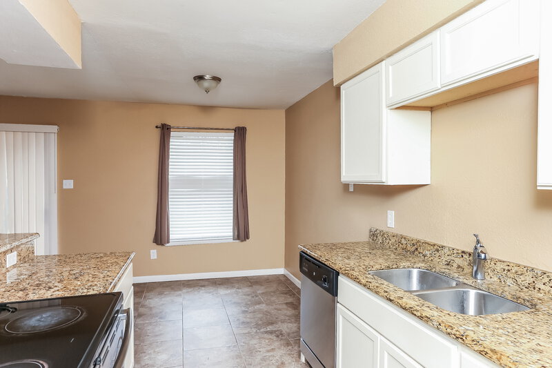 2,010/Mo, 1804 Primrose Ln Arlington, TX 76014 Kitchen View 4