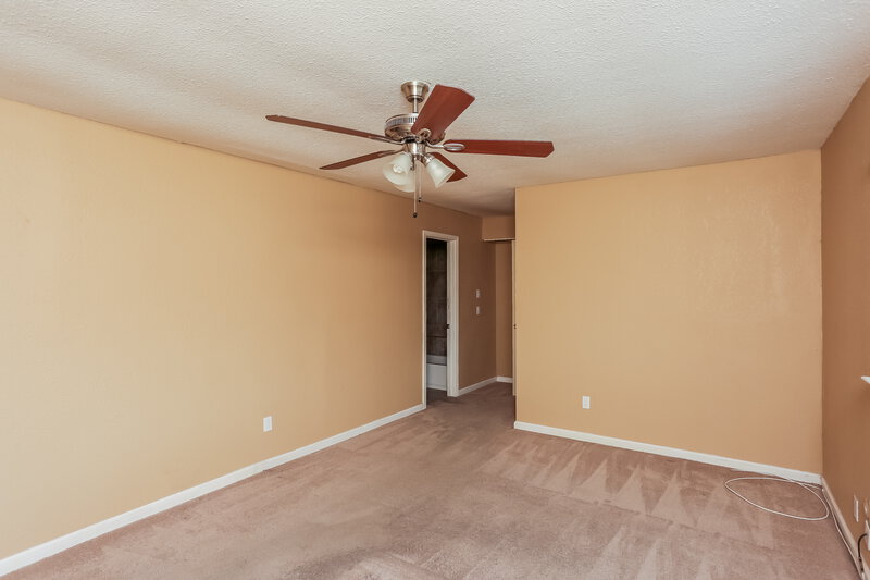 2,010/Mo, 1804 Primrose Ln Arlington, TX 76014 Main Bedroom View 2