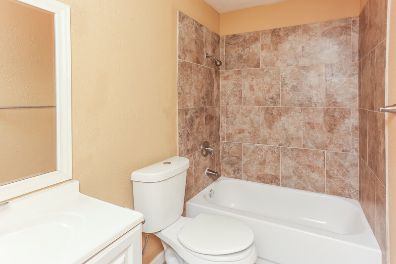 2,010/Mo, 1804 Primrose Ln Arlington, TX 76014 Main Bathroom View