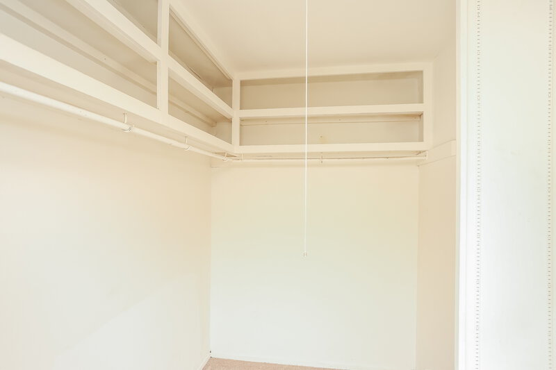 2,010/Mo, 1804 Primrose Ln Arlington, TX 76014 Walk In Closet View