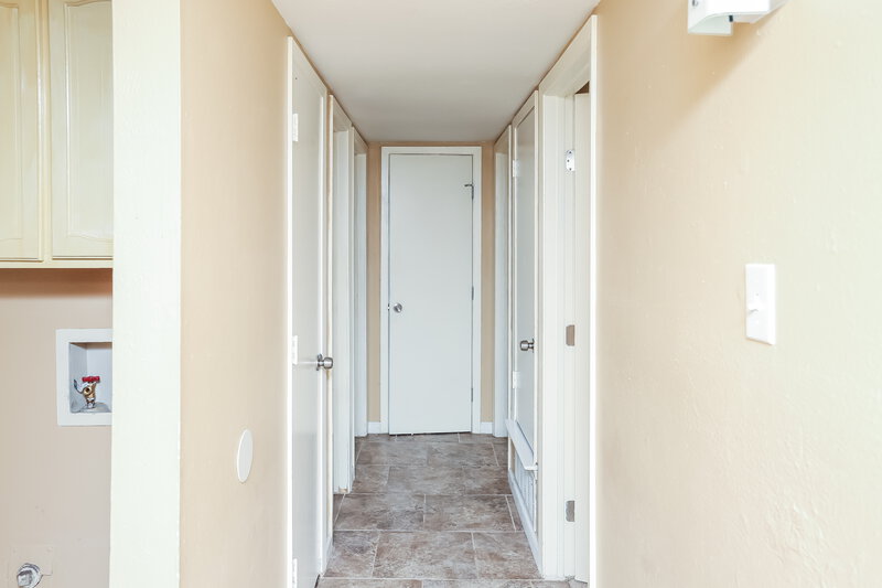 2,010/Mo, 1804 Primrose Ln Arlington, TX 76014 Walk In Closet View 2