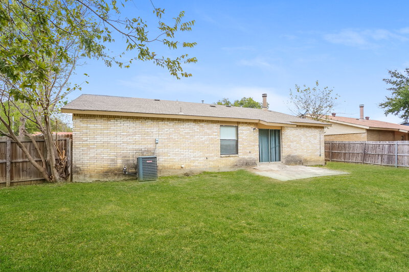 2,010/Mo, 1804 Primrose Ln Arlington, TX 76014 Rear View