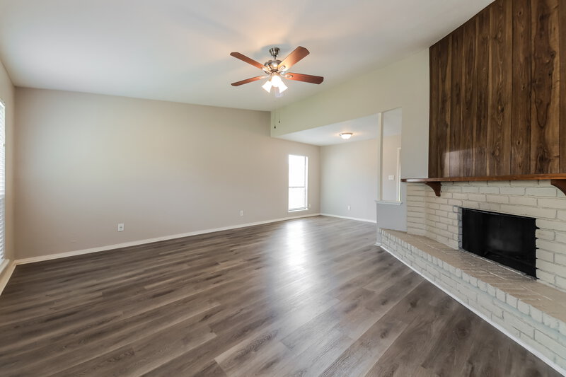 2,115/Mo, 6702 Blackberry Dr Arlington, TX 76016 Living Room View