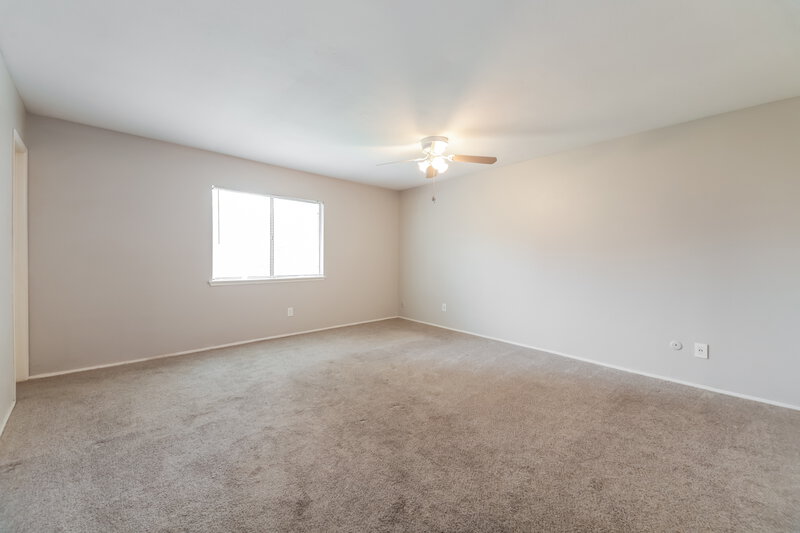 2,115/Mo, 6702 Blackberry Dr Arlington, TX 76016 Main Bedroom View