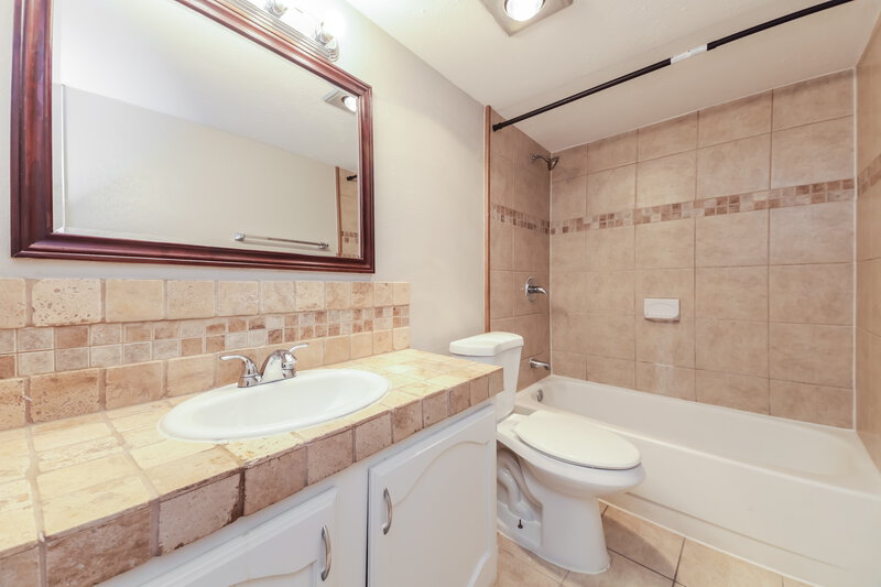 2,115/Mo, 6702 Blackberry Dr Arlington, TX 76016 Bathroom View