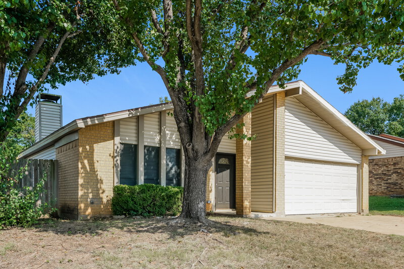 2,130/Mo, 4209 Glen Pines Dr Arlington, TX 76016 Front View