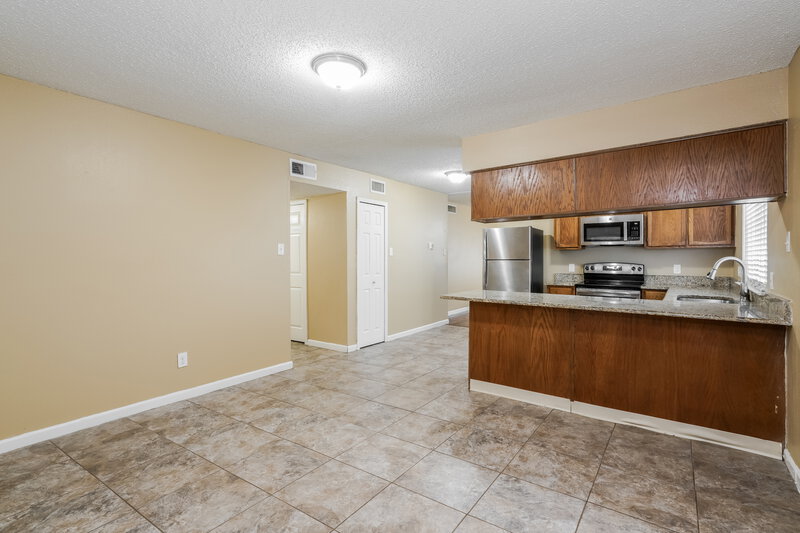 2,130/Mo, 4209 Glen Pines Dr Arlington, TX 76016 Dining Room View