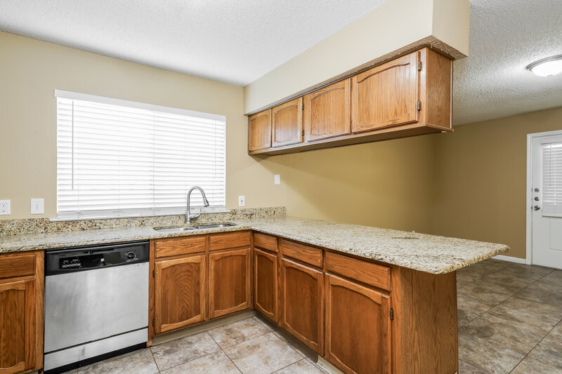 2,130/Mo, 4209 Glen Pines Dr Arlington, TX 76016 Kitchen View