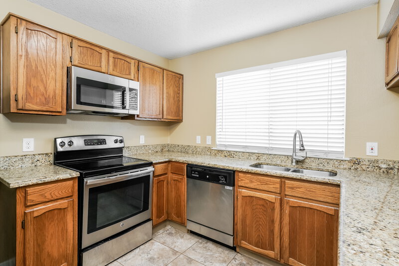 2,130/Mo, 4209 Glen Pines Dr Arlington, TX 76016 Kitchen View 2