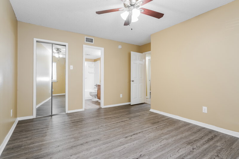 2,130/Mo, 4209 Glen Pines Dr Arlington, TX 76016 Main Bedroom View 2