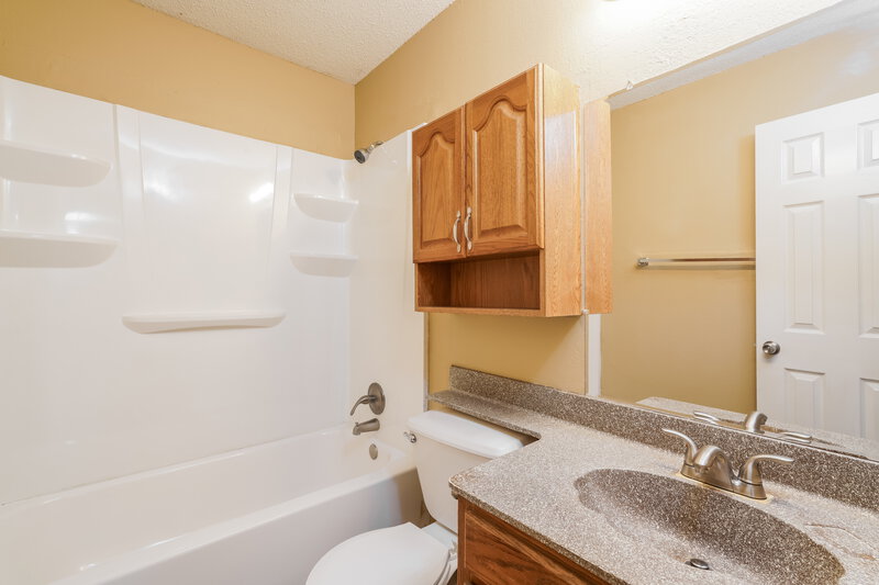 2,130/Mo, 4209 Glen Pines Dr Arlington, TX 76016 Bathroom View