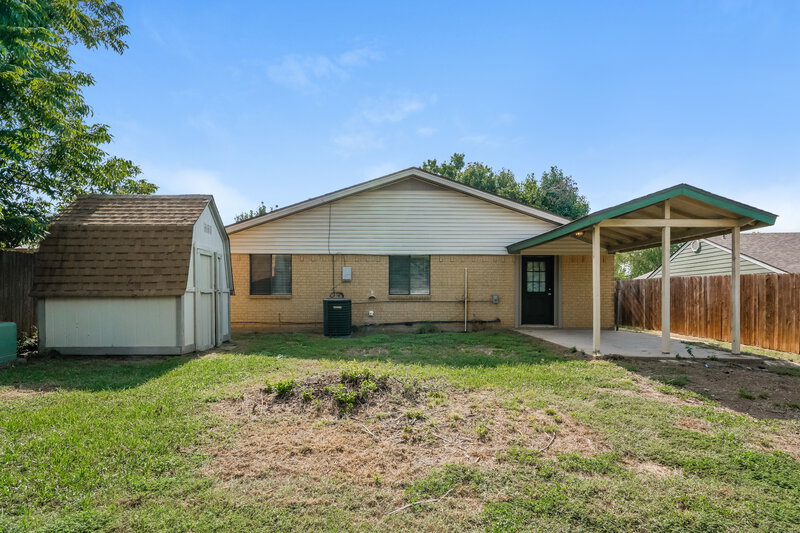 2,130/Mo, 4209 Glen Pines Dr Arlington, TX 76016 Rear View