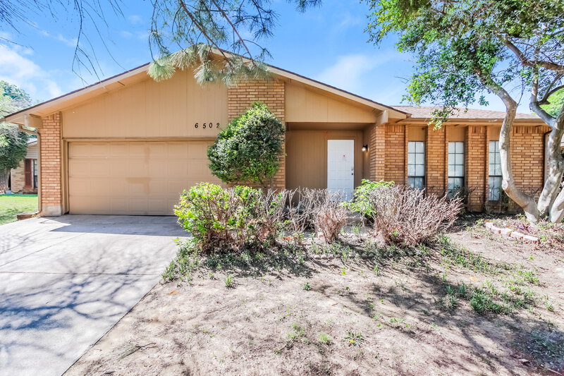 0/Mo, 6502 Forestview Dr Arlington, TX 76016 External View
