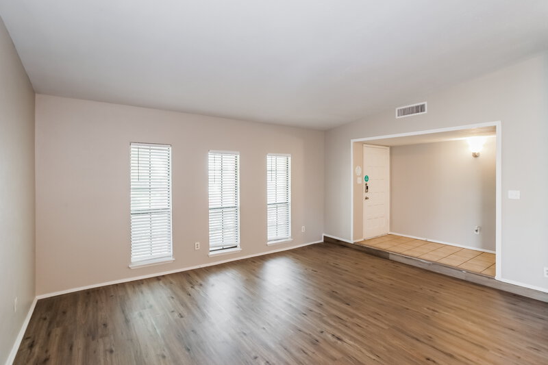 0/Mo, 6502 Forestview Dr Arlington, TX 76016 Living Room View