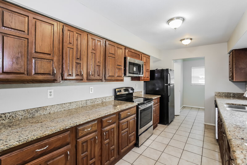 0/Mo, 6502 Forestview Dr Arlington, TX 76016 Kitchen View