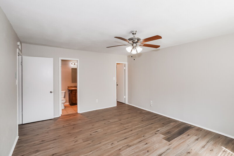 0/Mo, 6502 Forestview Dr Arlington, TX 76016 Main Bedroom View 2