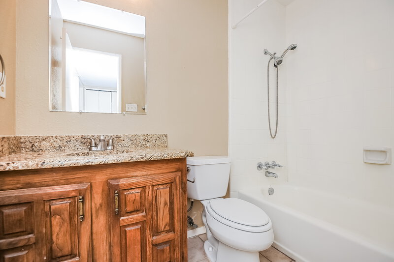 0/Mo, 6502 Forestview Dr Arlington, TX 76016 Bathroom View 2