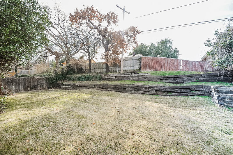 0/Mo, 6502 Forestview Dr Arlington, TX 76016 Exterior View