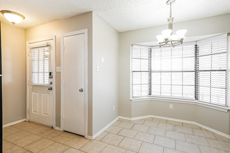 2,180/Mo, 4219 Glen Hollow Circle Arlington, TX 76016 Breakfast Nook View