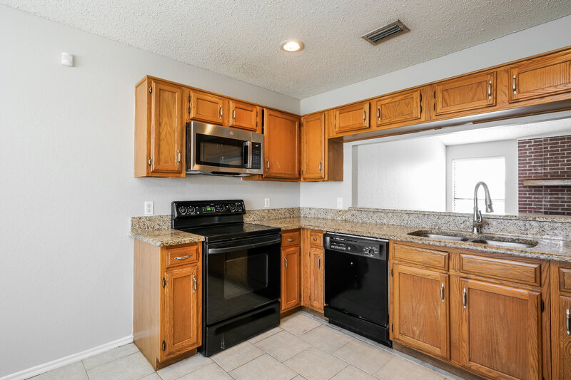 2,180/Mo, 4219 Glen Hollow Circle Arlington, TX 76016 Kitchen View