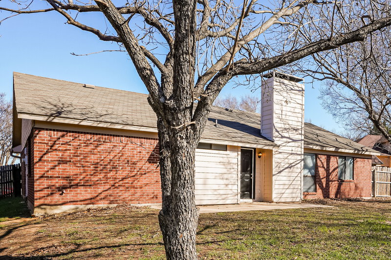 2,180/Mo, 4219 Glen Hollow Circle Arlington, TX 76016 Rear View