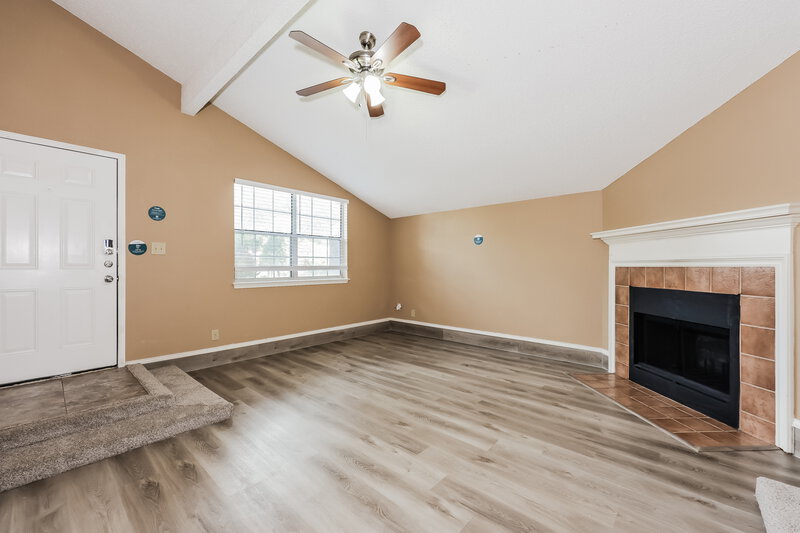 1,925/Mo, 5020 Stage West Dr Arlington, TX 76017 Living Room View