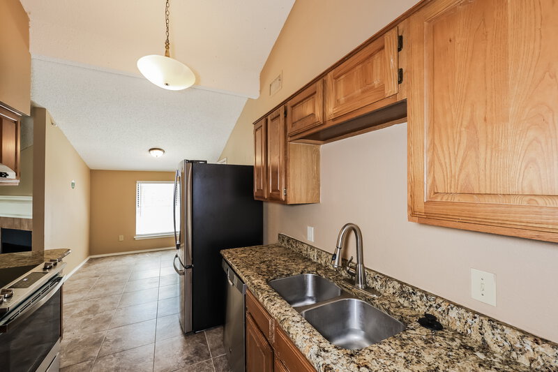 1,925/Mo, 5020 Stage West Dr Arlington, TX 76017 Kitchen View