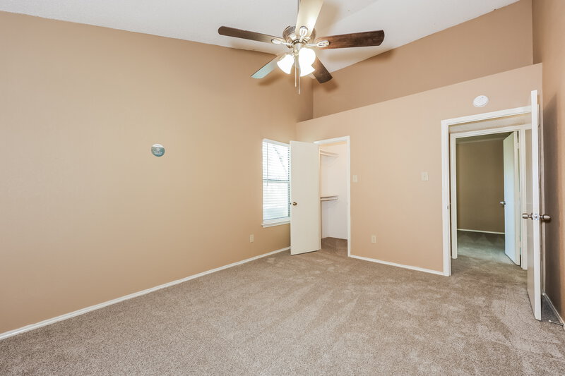 1,925/Mo, 5020 Stage West Dr Arlington, TX 76017 Main Bedroom View 3