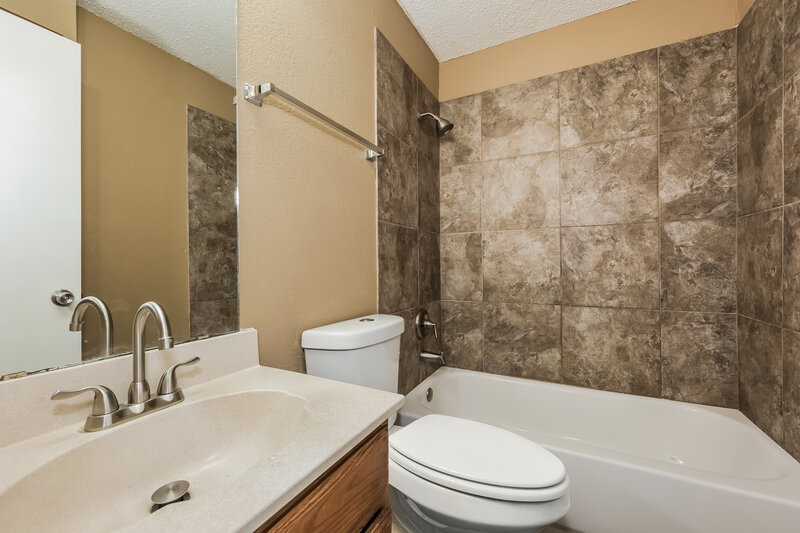 1,925/Mo, 5020 Stage West Dr Arlington, TX 76017 Bathroom View