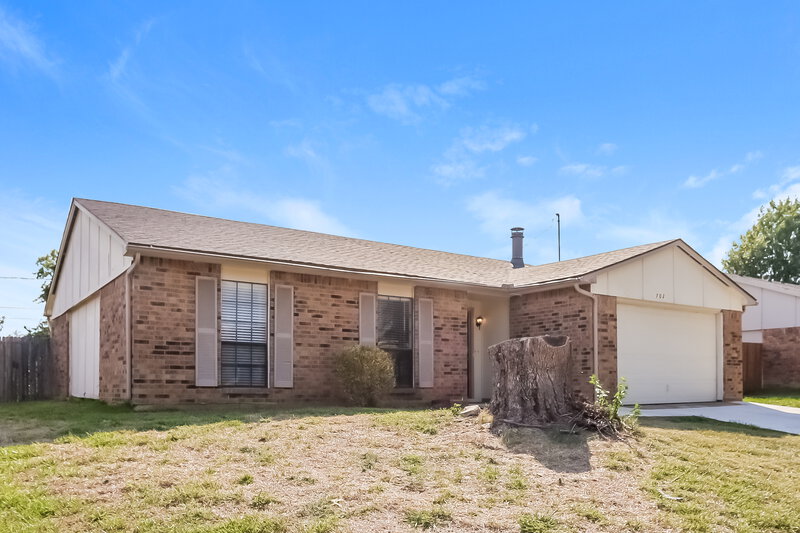 2,115/Mo, 702 Netherland Pl Arlington, TX 76017 Front View