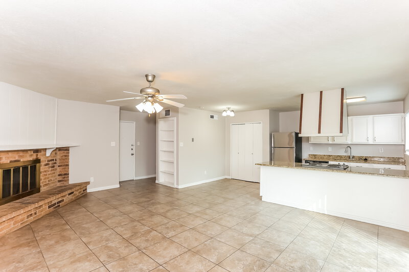 2,115/Mo, 702 Netherland Pl Arlington, TX 76017 Living Room View