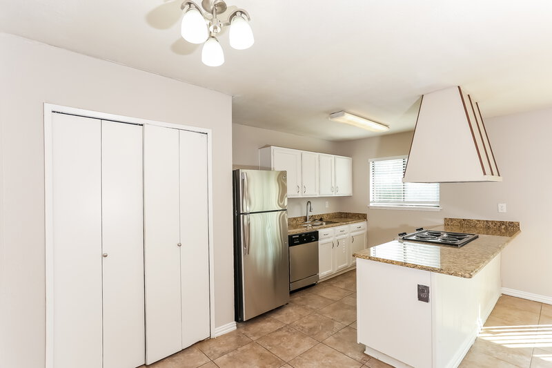 2,115/Mo, 702 Netherland Pl Arlington, TX 76017 Dining Room View