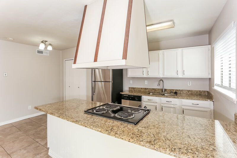 2,115/Mo, 702 Netherland Pl Arlington, TX 76017 Kitchen View