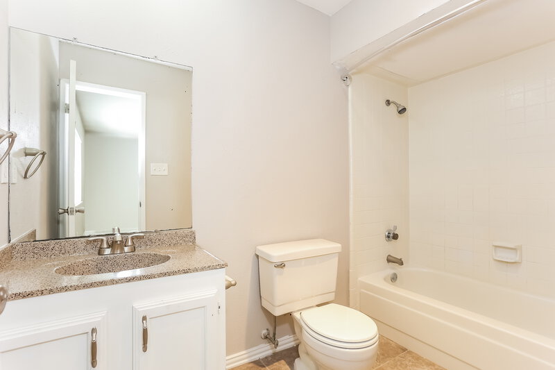 2,115/Mo, 702 Netherland Pl Arlington, TX 76017 Bathroom View
