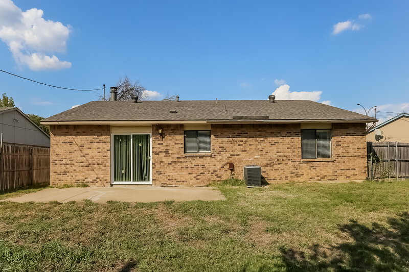 2,115/Mo, 702 Netherland Pl Arlington, TX 76017 Rear View