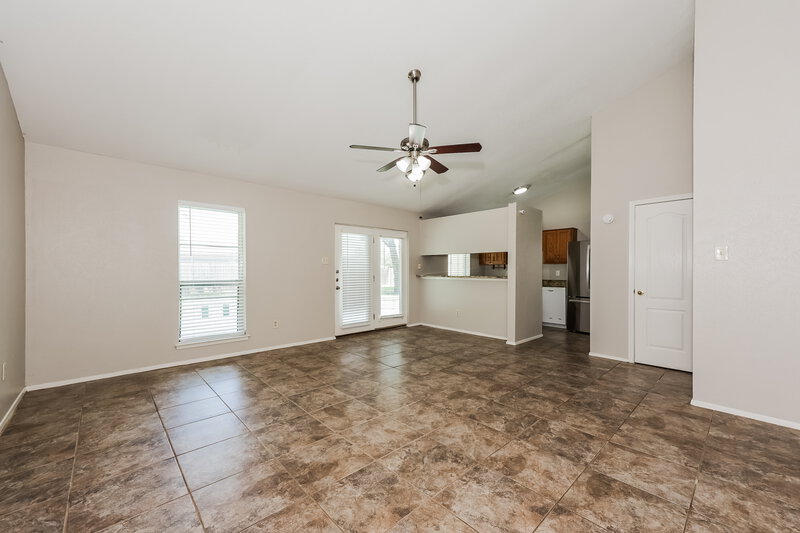 1,915/Mo, 801 Annapolis Dr Arlington, TX 76017 Living Room View 2