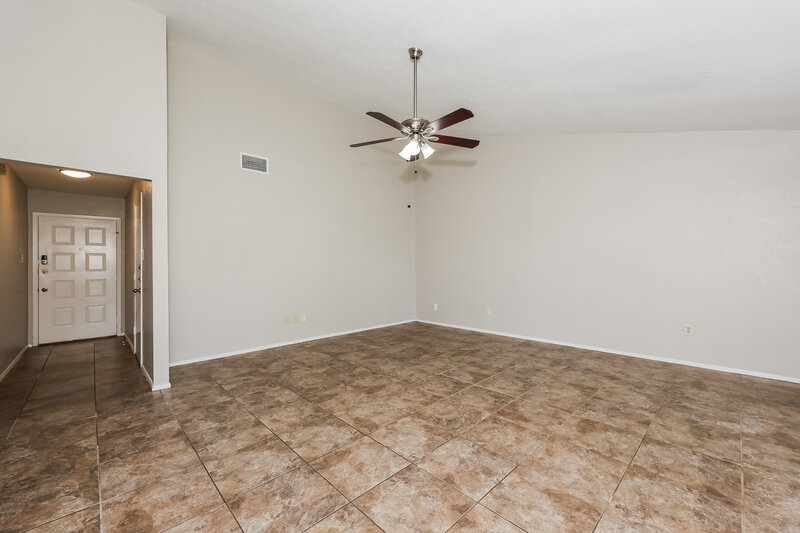 1,915/Mo, 801 Annapolis Dr Arlington, TX 76017 Living Room View 4