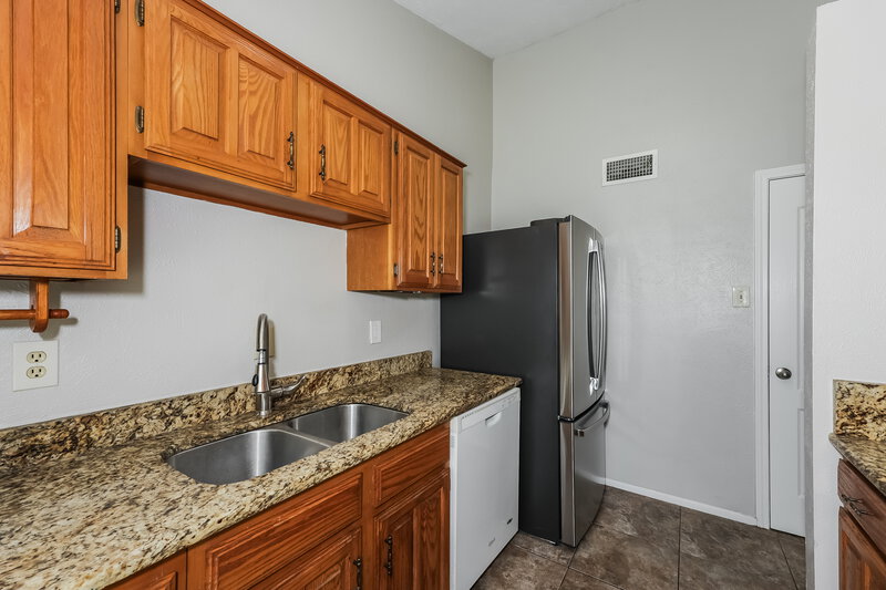 1,915/Mo, 801 Annapolis Dr Arlington, TX 76017 Kitchen View 2