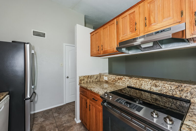 1,915/Mo, 801 Annapolis Dr Arlington, TX 76017 Kitchen View 3