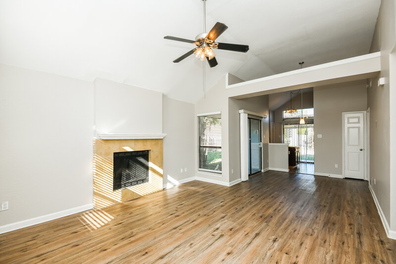 1,970/Mo, 103 Hardin Dr Arlington, TX 76018 Living Room View 2